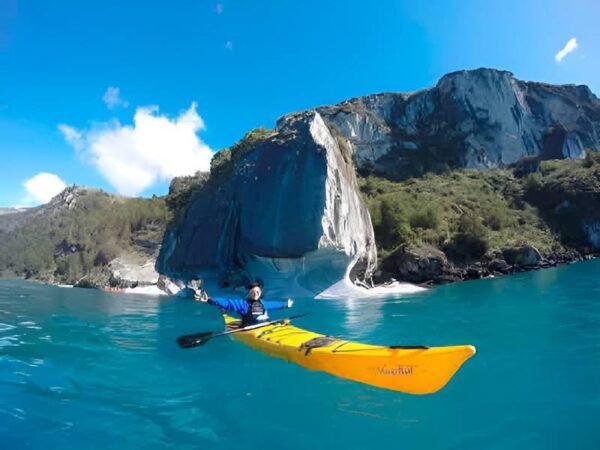 Kayak en las Capillas de Mármol Tour Guiado - Patagonia Xtreme